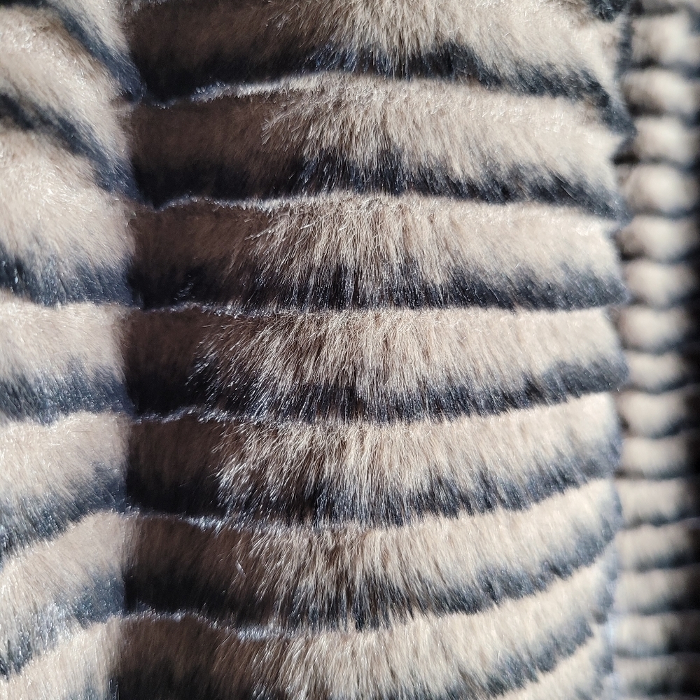 T Tahari Faux Fur Hooded Open Vest - Picture 3 of 7